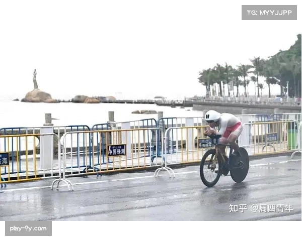 珠海全运会雨战惊险瞬间,薛铭摔倒与苗城硕稳健冲刺对比 珠海全运会雨战惊险瞬间,薛铭摔倒与苗城硕稳健冲刺对比