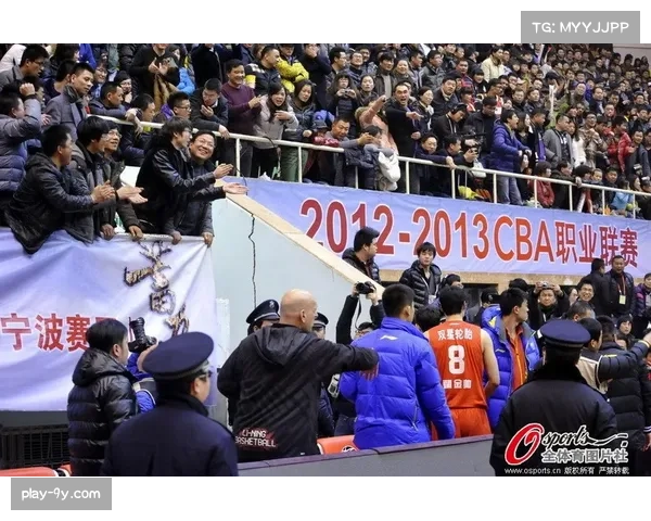 65岁牧民吴任山排球赛后主动休息，诠释运动无年龄界限