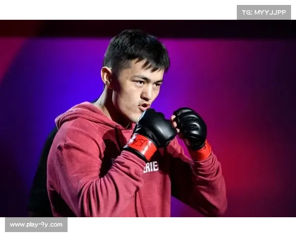 哈萨克斯坦新秀阿谢夫降服胜出,庆祝时空翻失误险酿严重伤害。