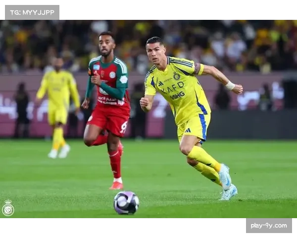 C罗比赛中怒斥贴身防守后卫，利雅得胜利主场一球小胜